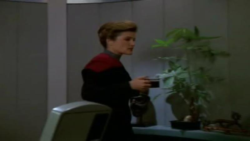 Кадры из сериала Звездный путь: Вояджер (1995)